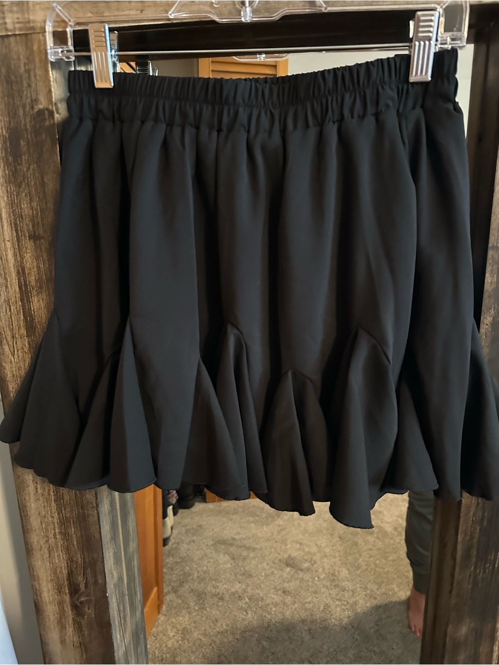 Avidlove Black Ruffle Mini Skirt Womens M Elastic Waist Flounce Skater NWT
